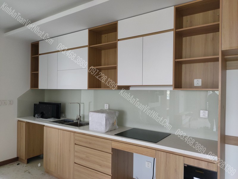 CTTB Kính Ốp Bếp Trắng Sữa thi công tại Hàng Đào - Hoàn Kiếm