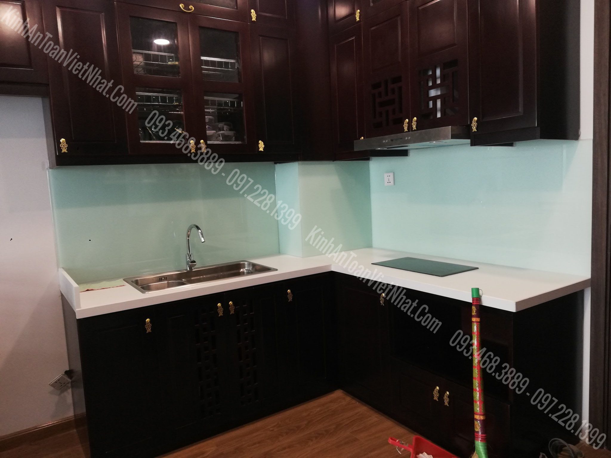 CTTB Kính Ốp Bếp Trắng Xanh lắp đặt tại Tây Tựu - Từ Liêm 