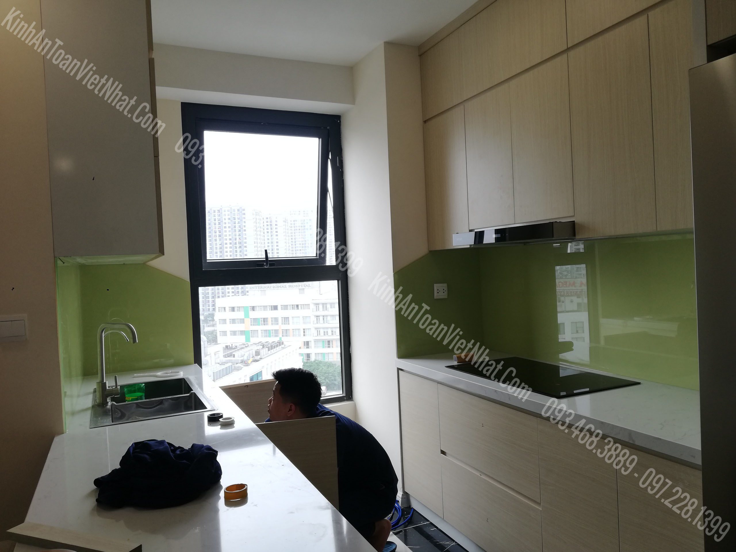 Kính Ốp Bếp Màu Kem thi công tại Ngọc Lâm - Long Biên