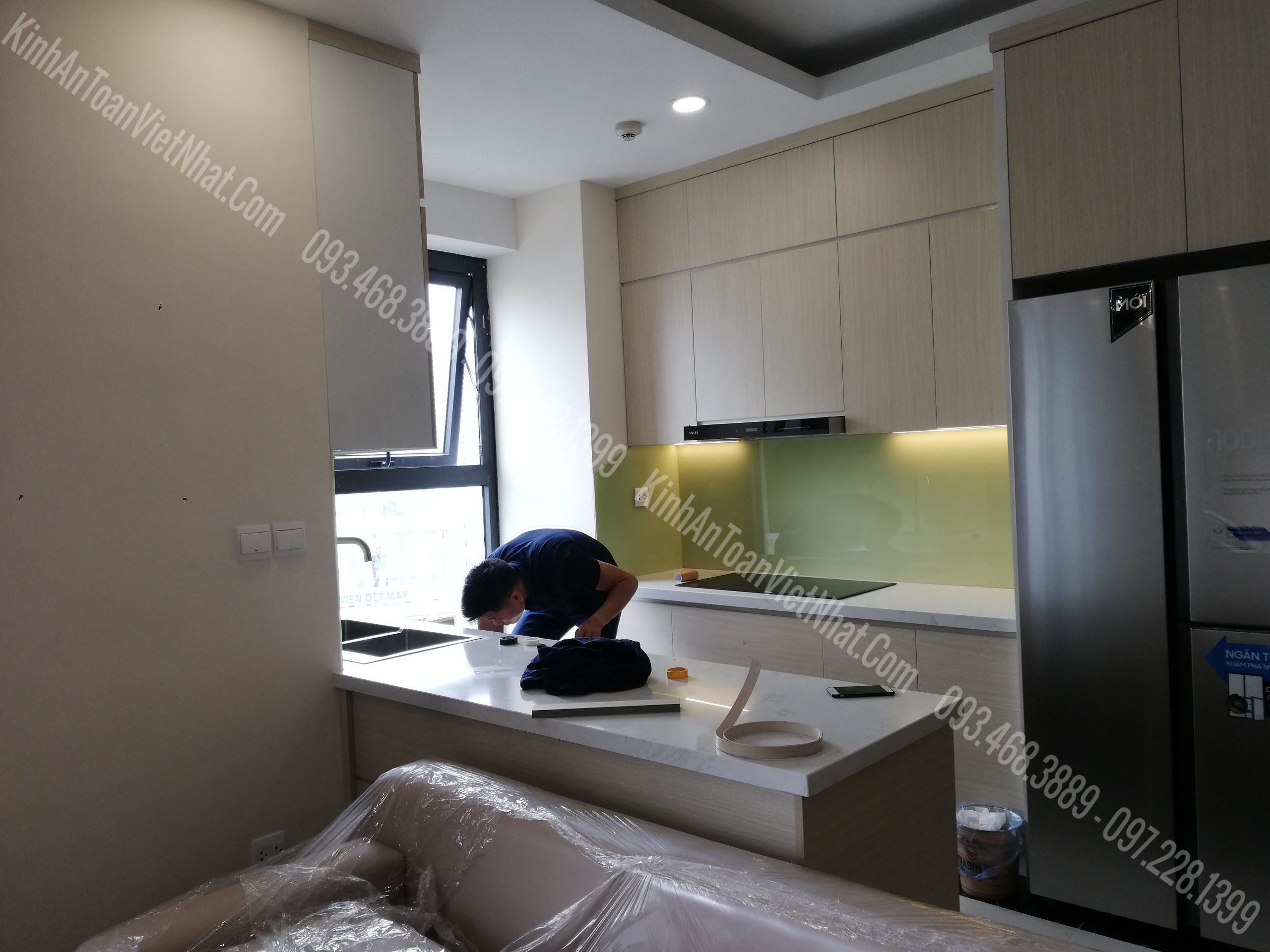 Kính Ốp Bếp Màu Kem thi công tại Ngọc Lâm - Long Biên