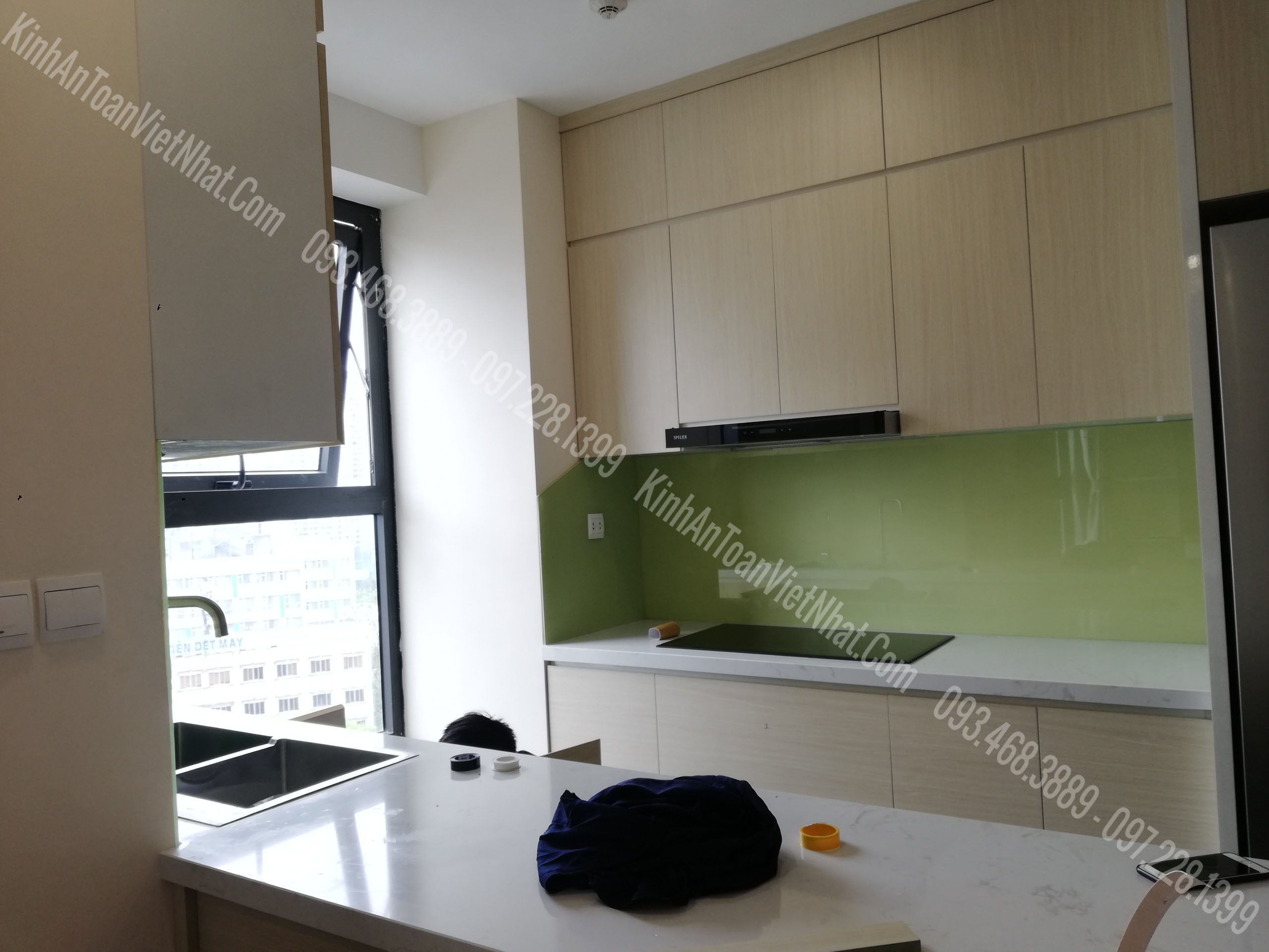 Kính Ốp Bếp Màu Kem thi công tại Ngọc Lâm - Long Biên