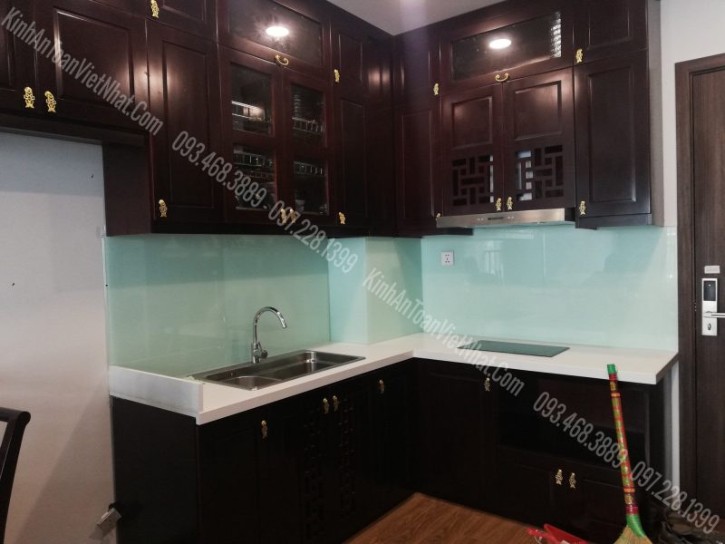 CTTB Kính Ốp Bếp Trắng Xanh lắp đặt tại Tây Tựu - Từ Liêm