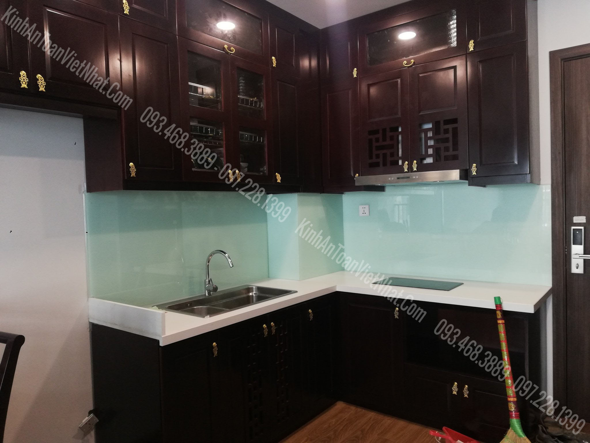 CTTB Kính Ốp Bếp Trắng Xanh lắp đặt tại Tây Tựu - Từ Liêm 