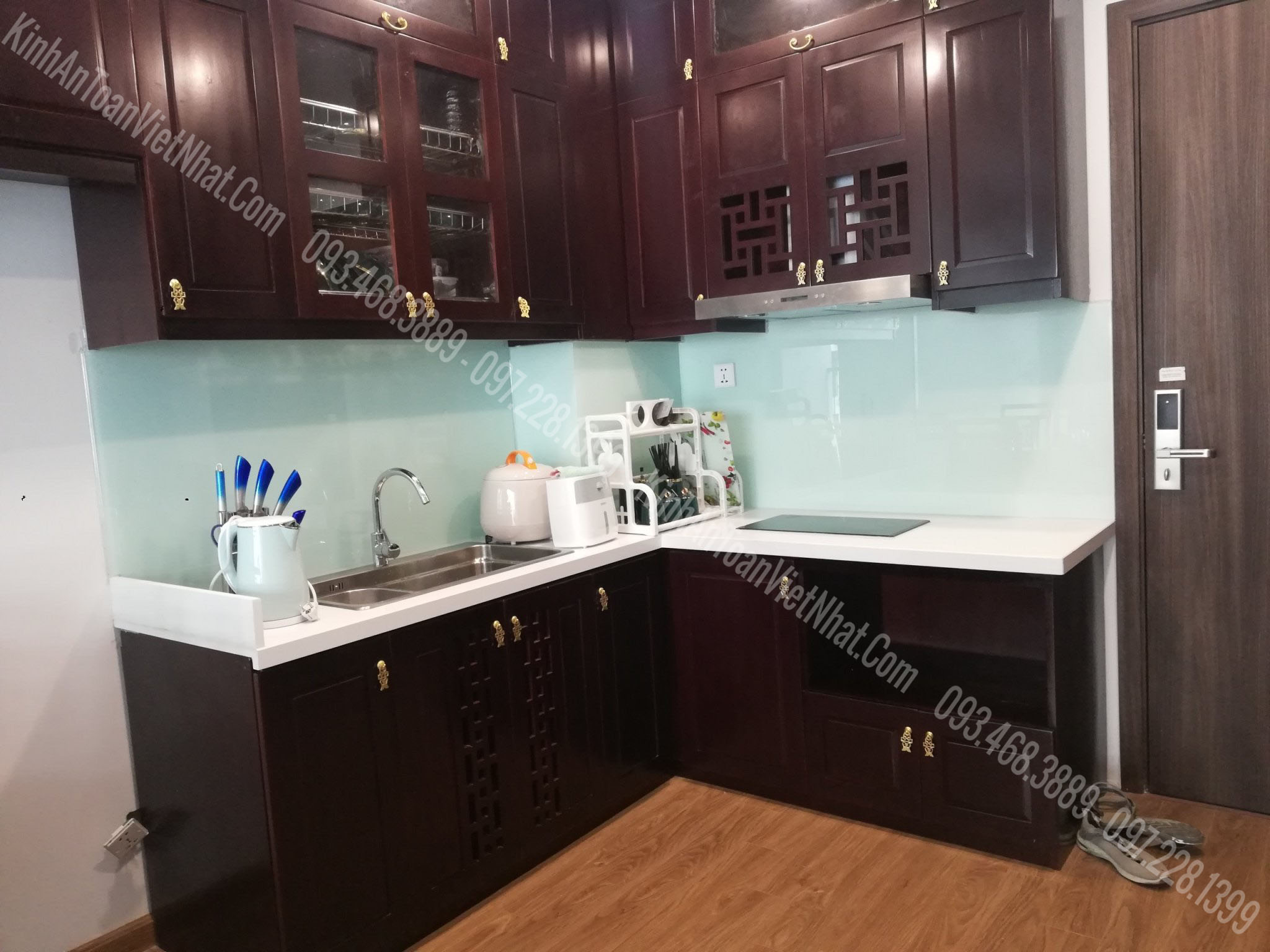 CTTB Kính Ốp Bếp Trắng Xanh lắp đặt tại Tây Tựu - Từ Liêm 