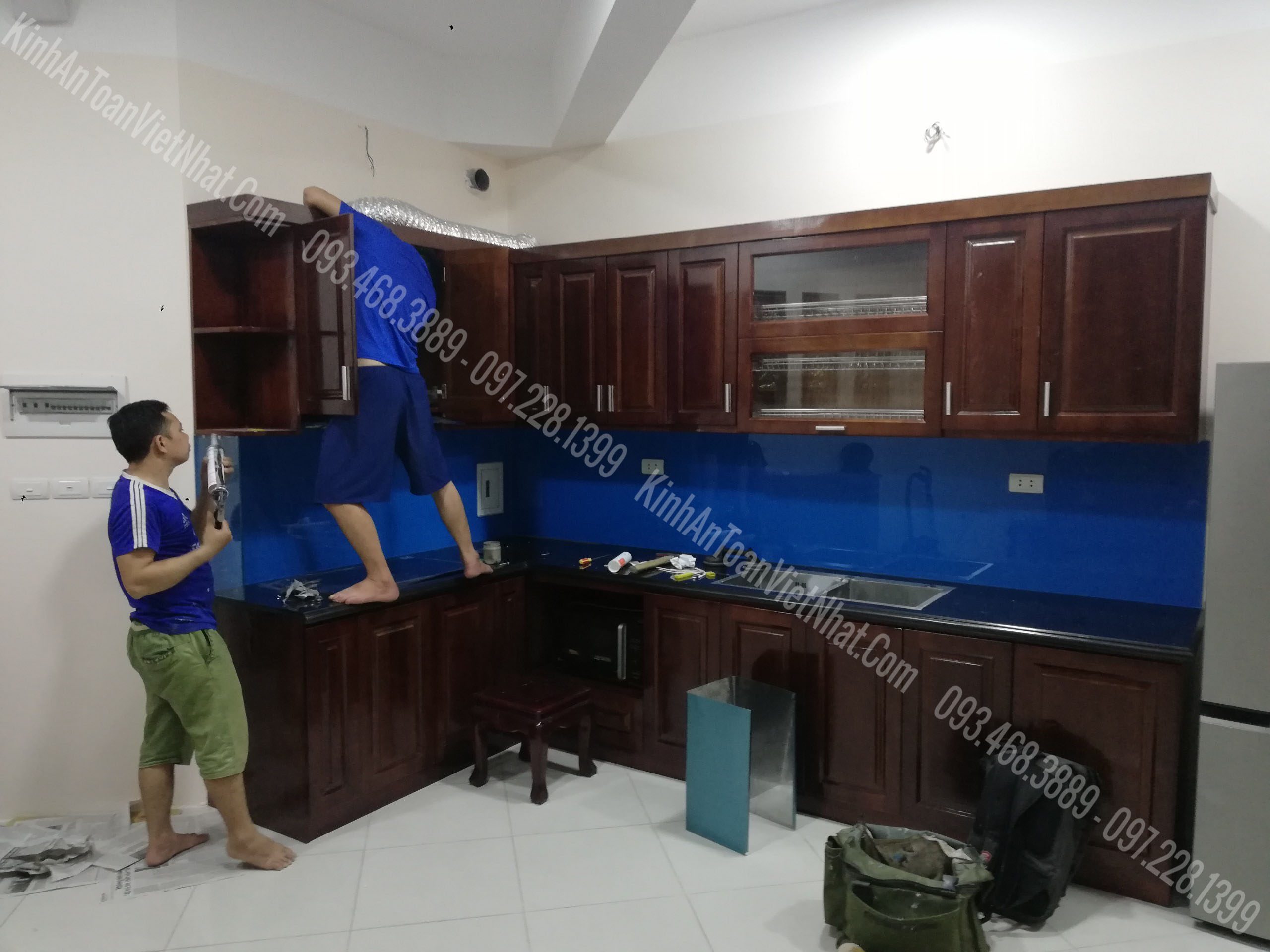 CTTB Kính Ốp Bếp Xanh Dương thi công tại Thanh Nhàn - Hai Bà Trưng 