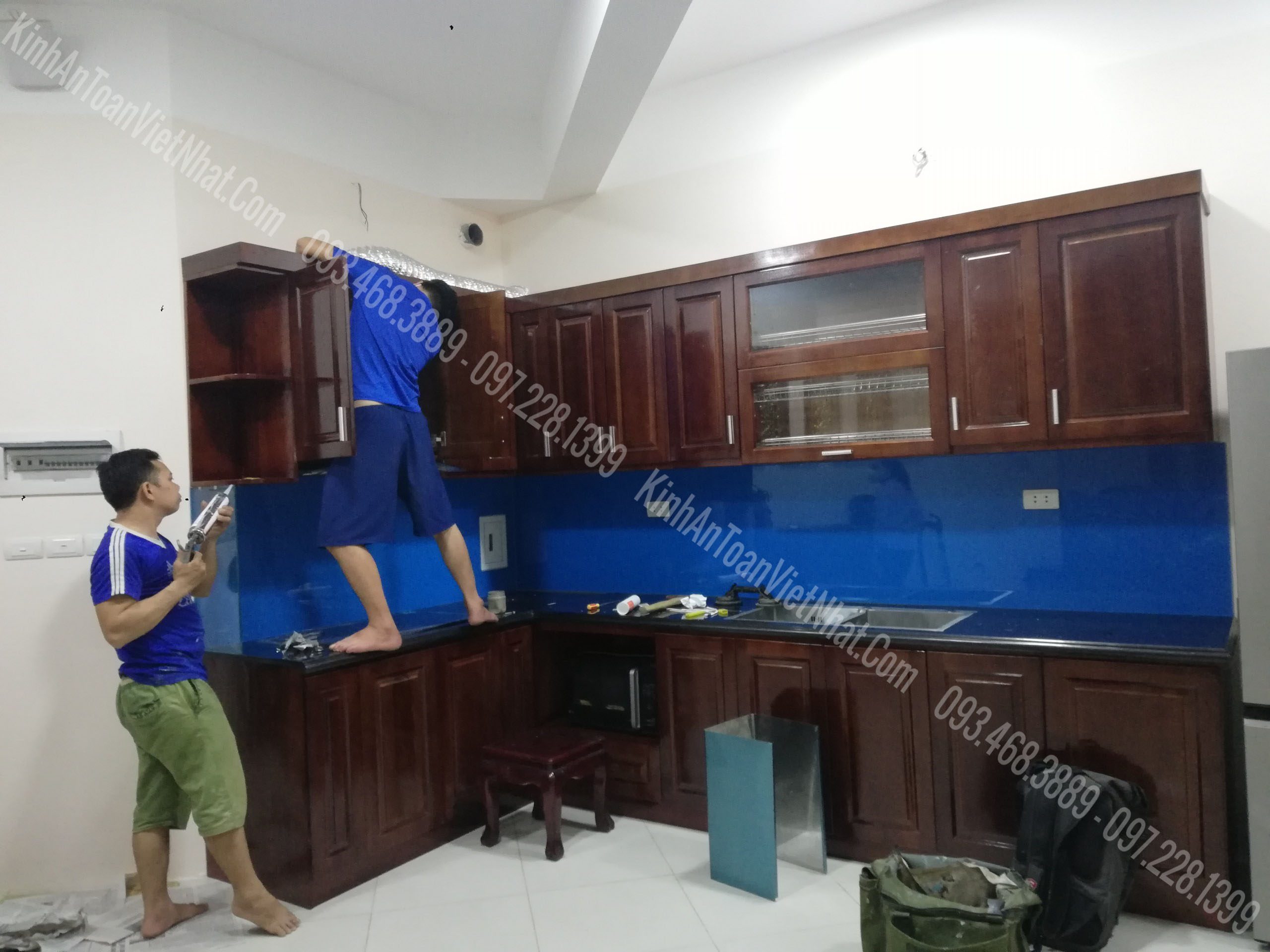 CTTB Kính Ốp Bếp Xanh Dương thi công tại Thanh Nhàn - Hai Bà Trưng 