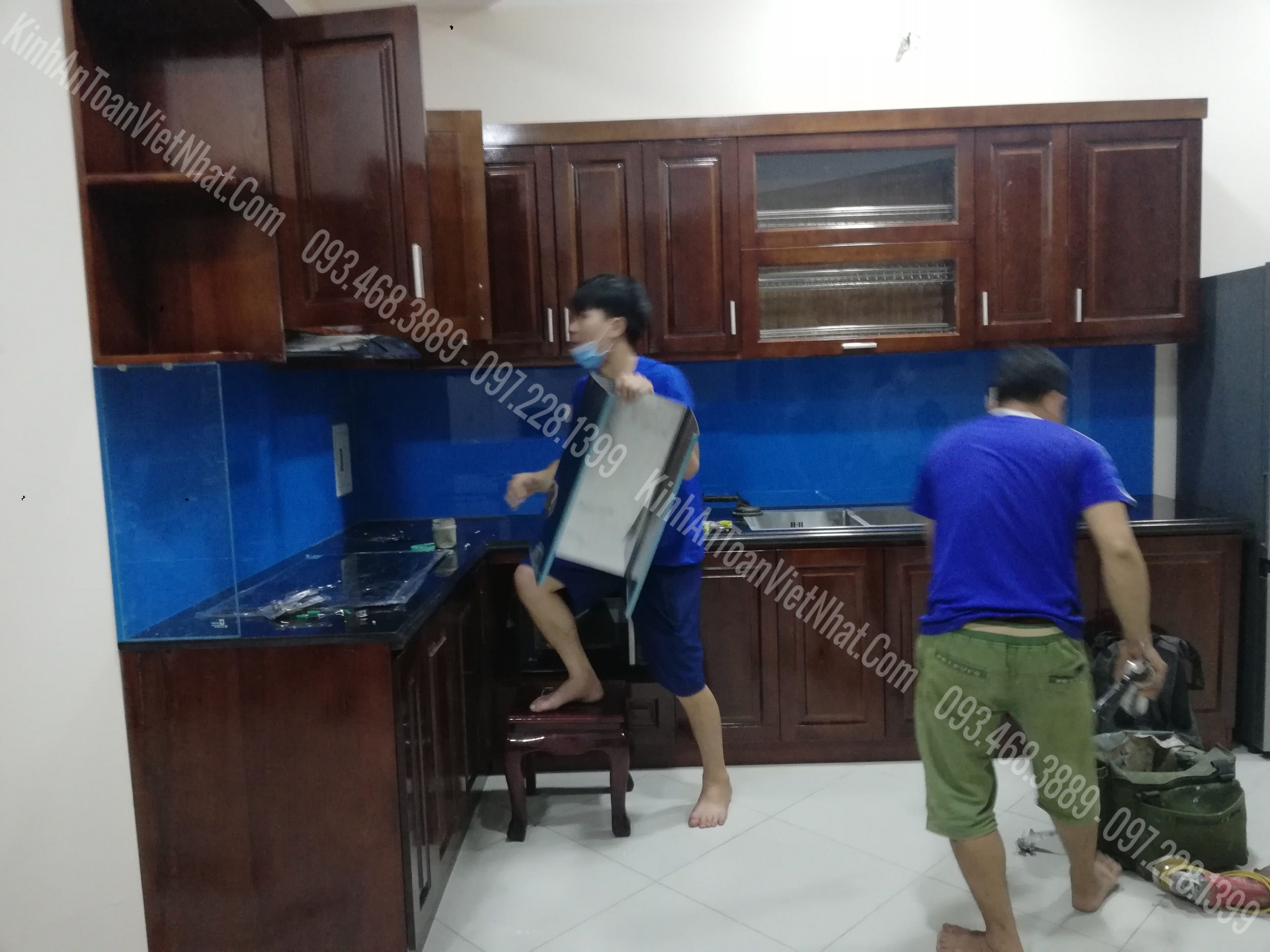 CTTB Kính Ốp Bếp Xanh Dương thi công tại Thanh Nhàn - Hai Bà Trưng 