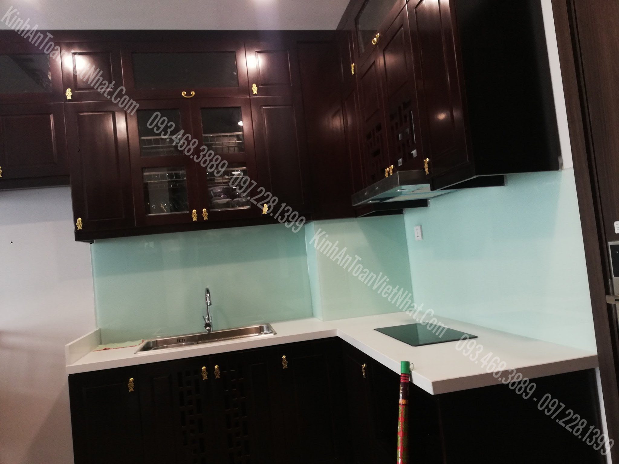 CTTB Kính Ốp Bếp Trắng Xanh lắp đặt tại Tây Tựu - Từ Liêm 