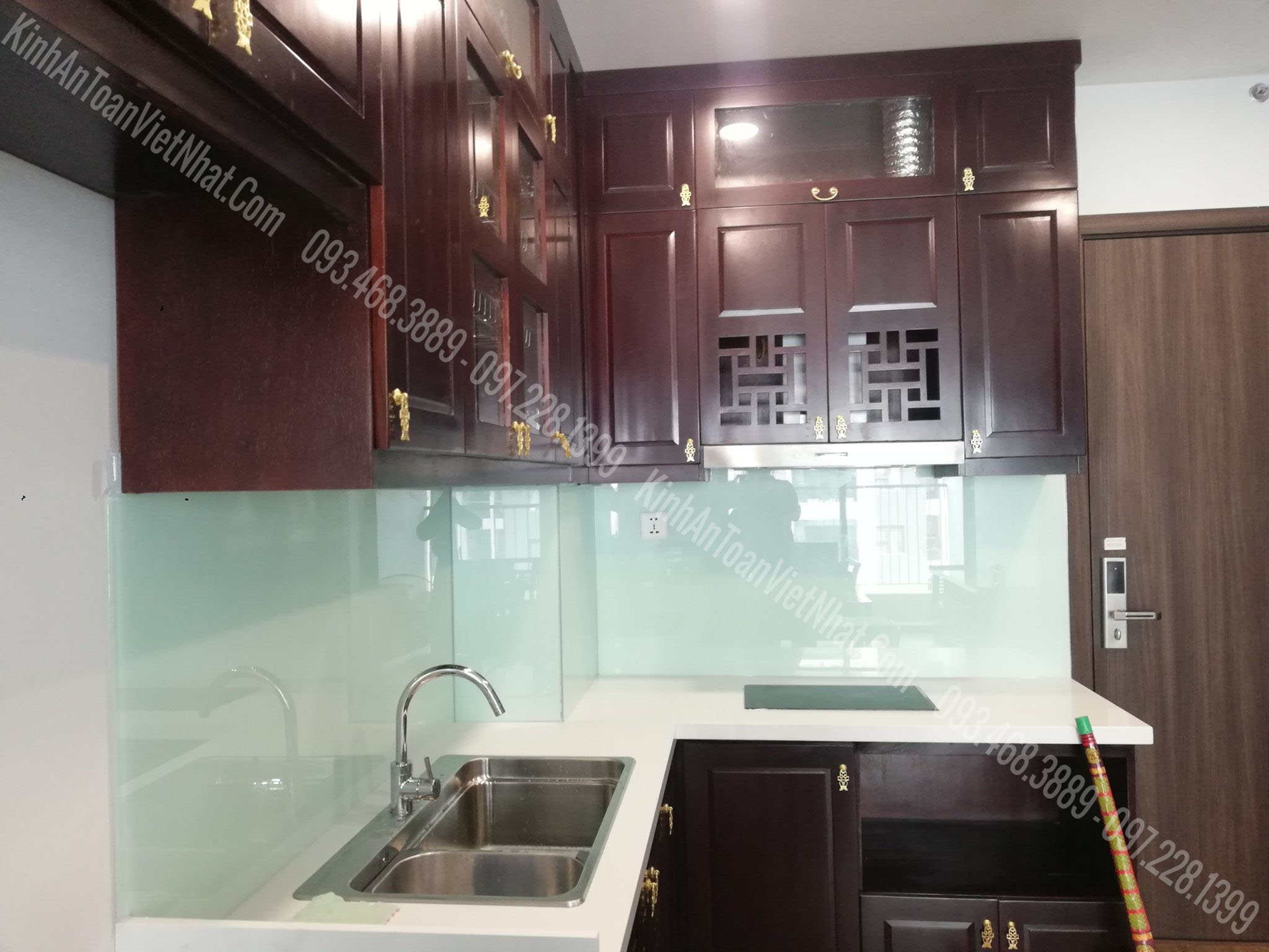 CTTB Kính Ốp Bếp Trắng Xanh lắp đặt tại Tây Tựu - Từ Liêm 