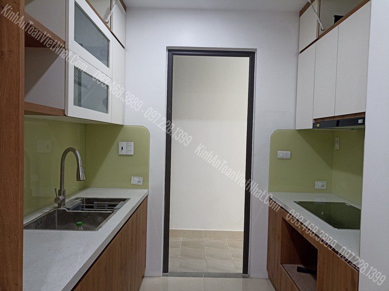 CTTB Kính Ốp Bếp màu Kem thi công tại Đội Cấn - Ba Đình