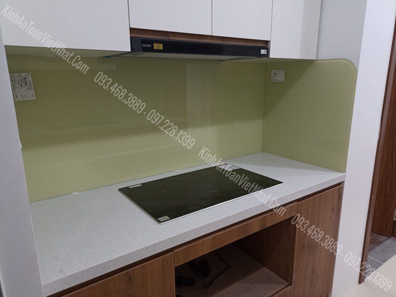 CTTB Kính Ốp Bếp màu Kem thi công tại Đội Cấn - Ba Đình
