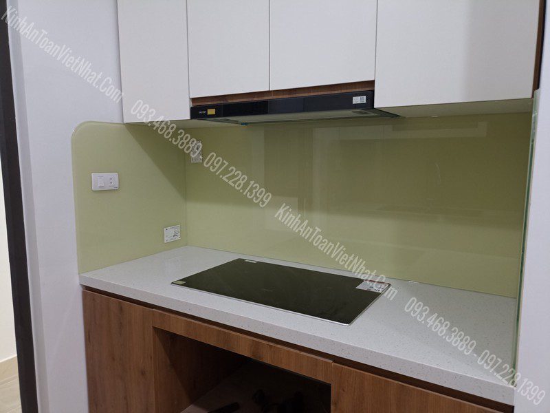 CTTB Kính Ốp Bếp màu Kem thi công tại Đội Cấn - Ba Đình