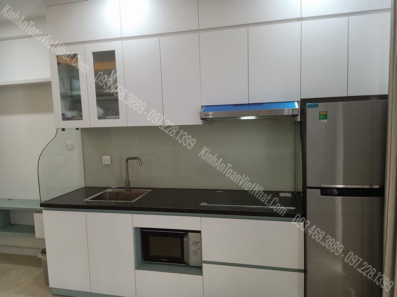  CTTB Kính Ốp Bếp màu Trắng Sữa thi công tại Trần Duy Hưng - Hà Nội 