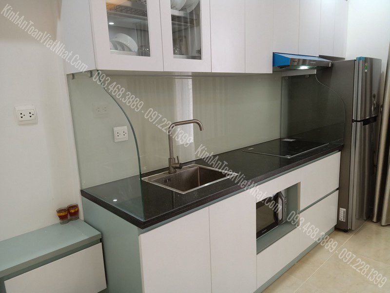  CTTB Kính Ốp Bếp màu Trắng Sữa thi công tại Trần Duy Hưng - Hà Nội 