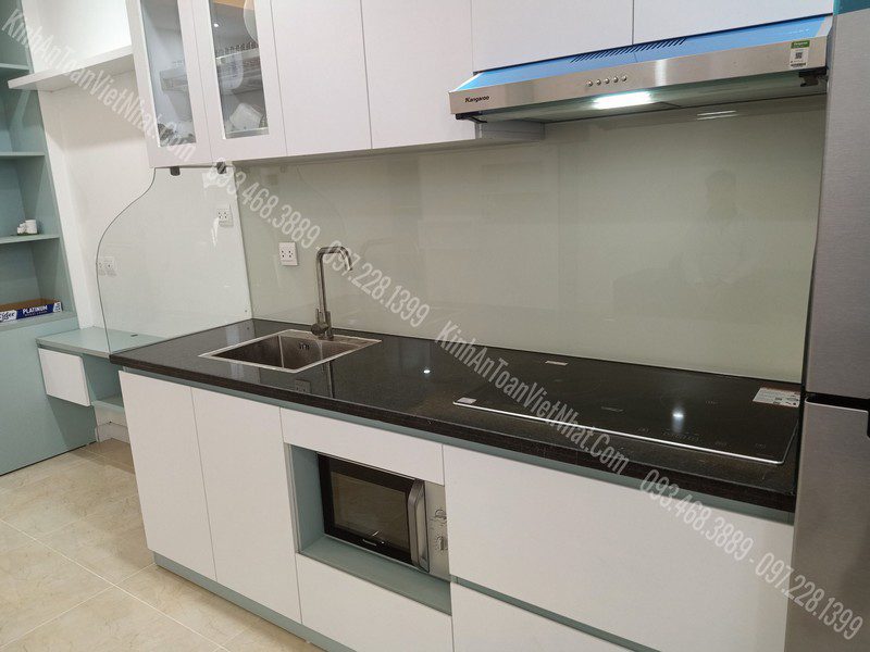  CTTB Kính Ốp Bếp màu Trắng Sữa thi công tại Trần Duy Hưng - Hà Nội 