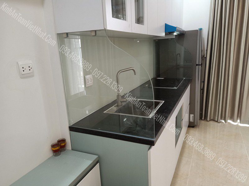  CTTB Kính Ốp Bếp màu Trắng Sữa thi công tại Trần Duy Hưng - Hà Nội 