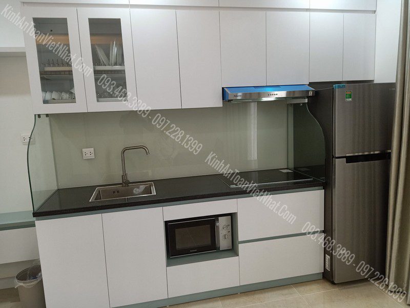  CTTB Kính Ốp Bếp màu Trắng Sữa thi công tại Trần Duy Hưng - Hà Nội 