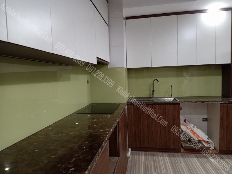 CTTB Kính Ốp Bếp màu Kem thi công khách hàng tại Trần Phú - Hà Đông 