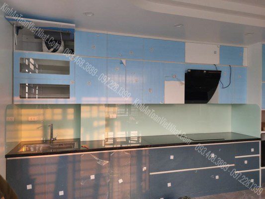 CTTB Kính Ốp Bếp màu Trắng Xanh thi công tại Trung Văn - Nam Từ Liêm