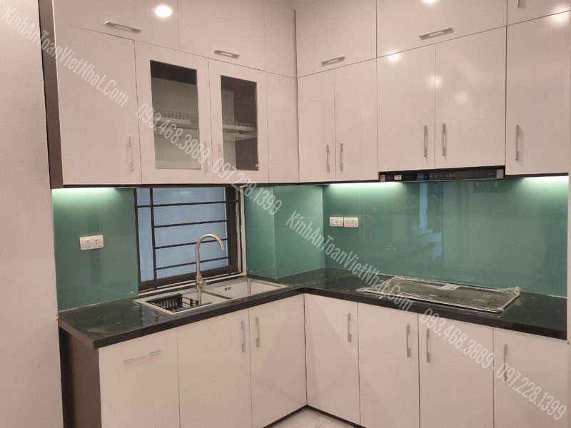 CTTB Kính ốp bếp Nhũ Xanh Ngọc thi công tại Phú Viên - Long Biên