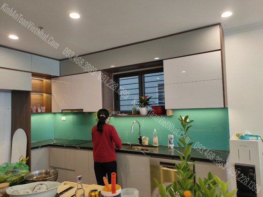 CTTB Kính ốp bếp màu Xanh Ngọc thi công lắp đặt tại Dịch Vọng - Cầu Giấy