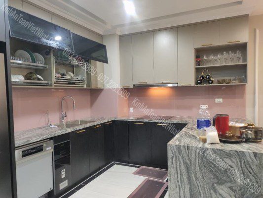 CTTB Kính ốp bếp Hồng Kim Sa thi công tại Landmak La Khê - Hà Đông
