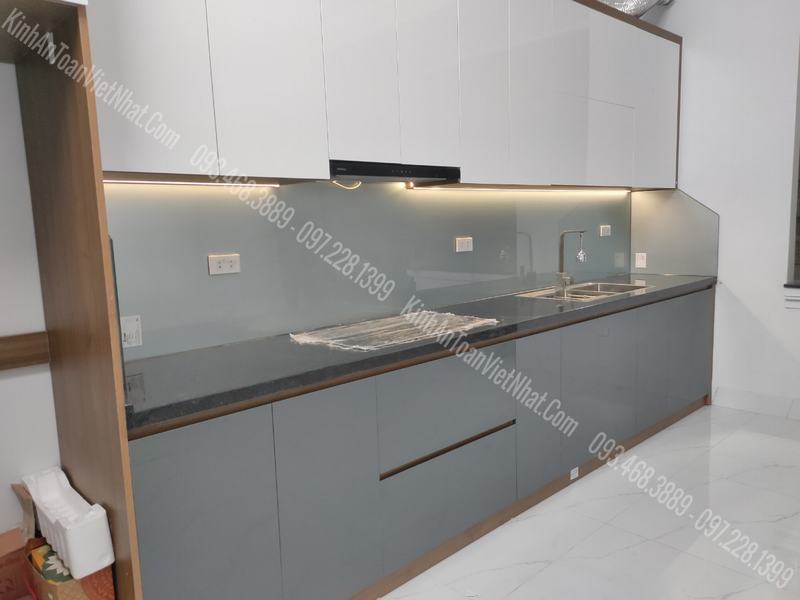 CTTB Kính ốp bếp màu Nhũ Bạc 03 thi công tại Đại Áng - Thanh Trì