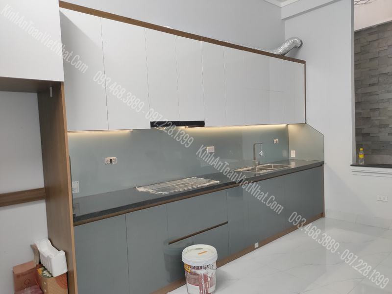 CTTB Kính ốp bếp màu Nhũ Bạc 03 thi công tại Đại Áng - Thanh Trì