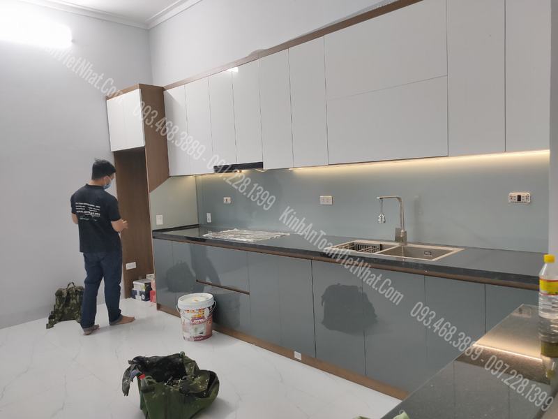 CTTB Kính ốp bếp màu Nhũ Bạc 03 thi công tại Đại Áng - Thanh Trì