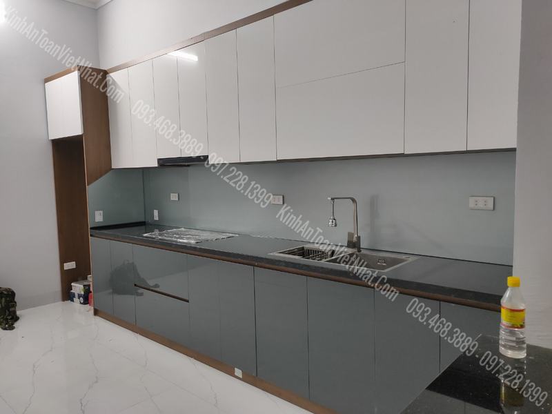 CTTB Kính ốp bếp màu Nhũ Bạc 03 thi công tại Đại Áng - Thanh Trì