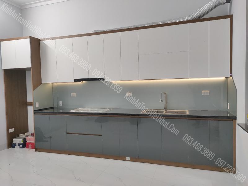 CTTB Kính ốp bếp màu Nhũ Bạc 03 thi công tại Đại Áng - Thanh Trì