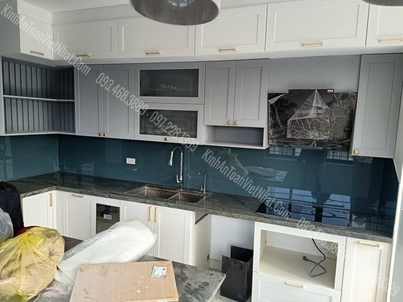 CTTB Kính ốp bếp màu Ghi thi công tại 192 Lê Trọng Tấn - Thanh Xuân