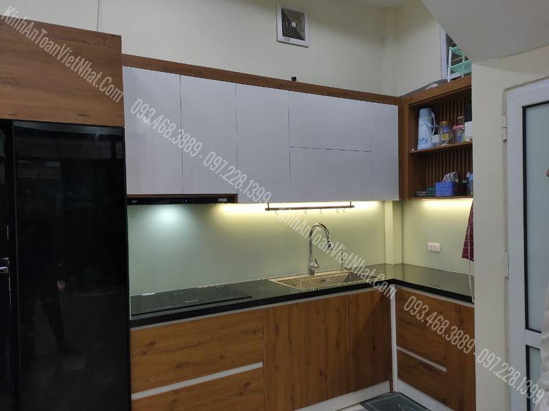 CTTB Kính ốp bếp màu Trắng Sữa lắp đặt tại Láng Thượng - Đống Đa 