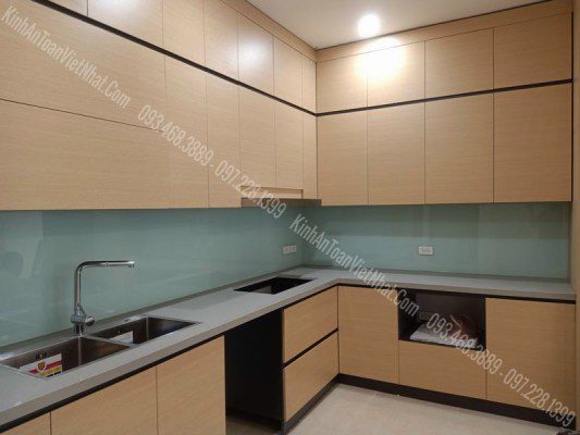 CTTB Kính ốp bếp màu Trắng Sữa thi công tại 33 Đốc Ngữ - Ba Đình
