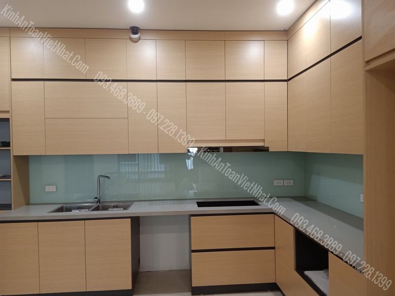 CTTB Kính ốp bếp màu Trắng Sữa thi công tại 33 Đốc Ngữ - Ba Đình