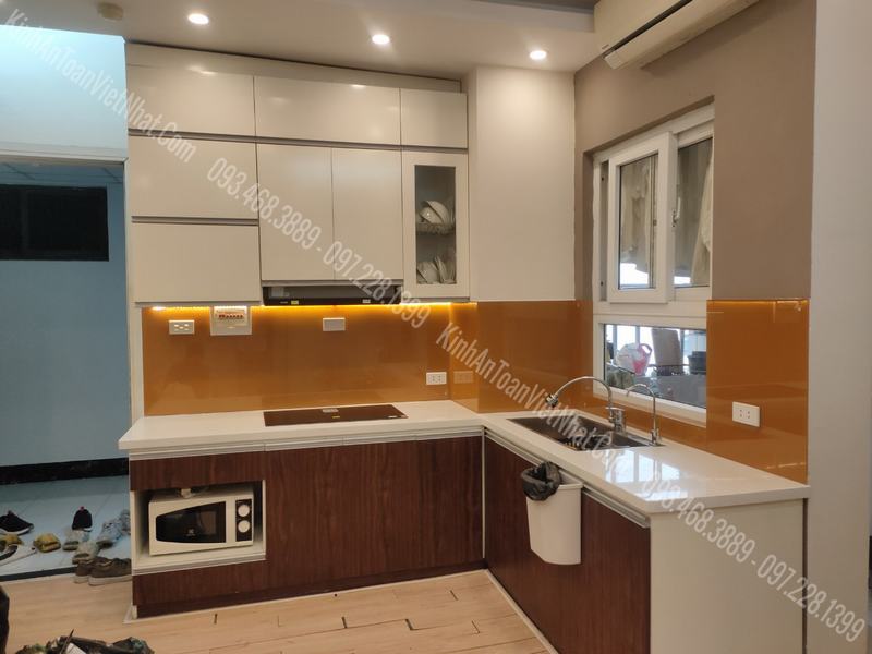 CTTB Kính ốp bếp Nhũ Cam Vàng thi công tại CT12C Kim Văn Kim Lũ - Hoàng Mai