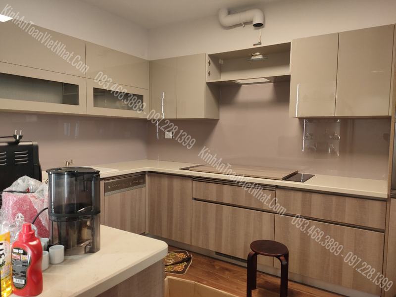 CTTB Kính ốp bếp Nhũ Hồng thi công tại Thụy Khuê - Tây Hồ