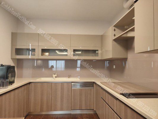 CTTB Kính ốp bếp Nhũ Hồng thi công tại Thụy Khuê - Tây Hồ
