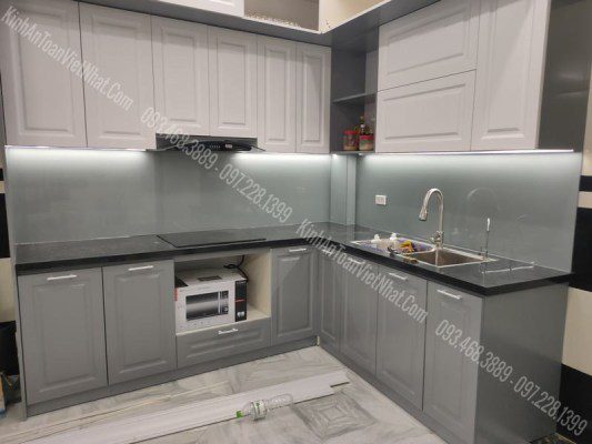 CTTB Kính ốp bếp màu Nhũ Bạc thi công tại Dịch Vọng - Cầu Giấy