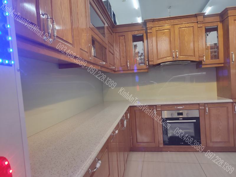 CTTB Kính ốp bếp Trắng Sữa Kim Sa thi công tại Đường Láng - Đống Đa