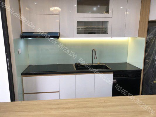 CTTB Kính Ốp Bếp màu Trắng Xanh Kim Sa lắp đặt tại Định Công - Hoàng Mai