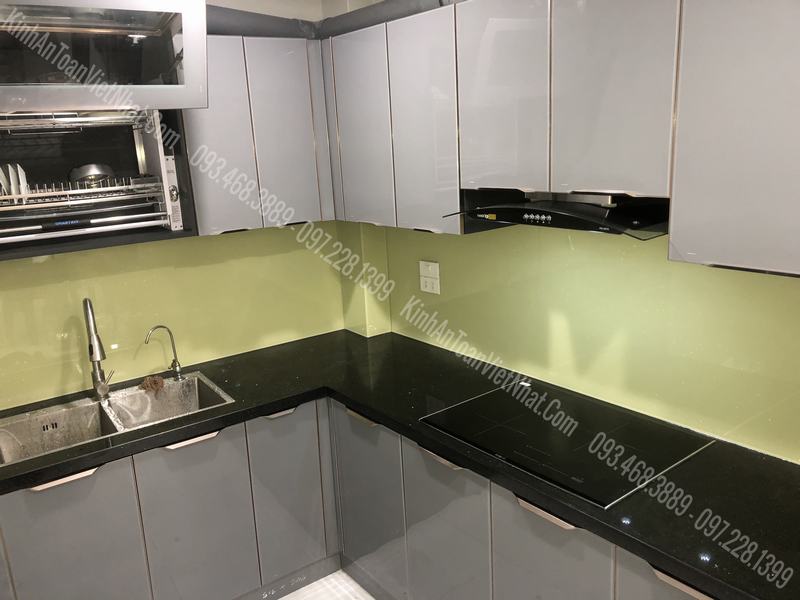 CTTB Kinh Ốp Bếp Màu Kem Kim Sa thi công tại Võ Chí Công - Tây Hồ