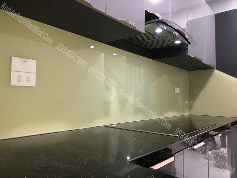 CTTB Kinh Ốp Bếp Màu Kem Kim Sa thi công tại Võ Chí Công - Tây Hồ