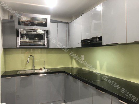 CTTB Kinh Ốp Bếp Màu Kem Kim Sa thi công tại Võ Chí Công - Tây Hồ