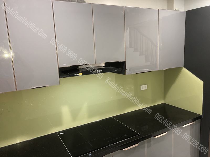 CTTB Kinh Ốp Bếp Màu Kem Kim Sa thi công tại Võ Chí Công - Tây Hồ