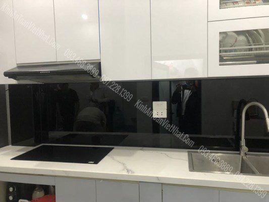CTTB Kính ốp bếp màu Đen thi công tại La Dương - Hà Đông