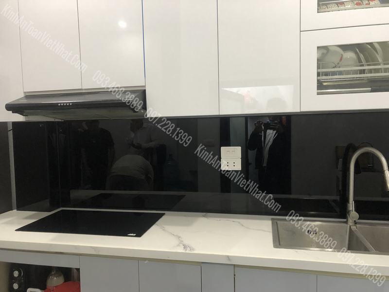 CTTB Kính ốp bếp màu Đen thi công tại La Dương - Hà Đông 