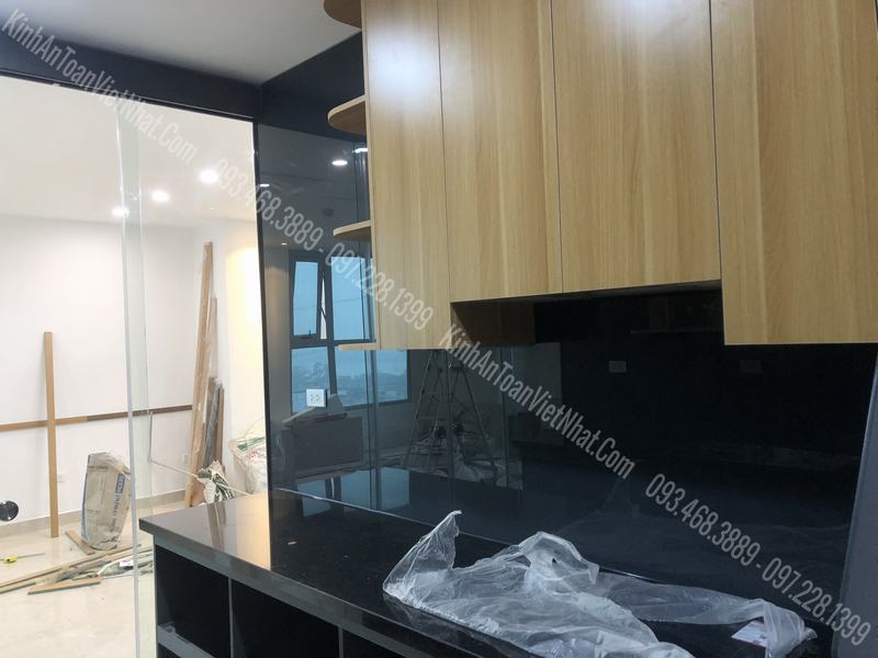 CTTB Kính bếp màu Ghi - Cửa Lùa Zamilldoor thi công tại Chân Cầu Thăng Long - Từ Liêm