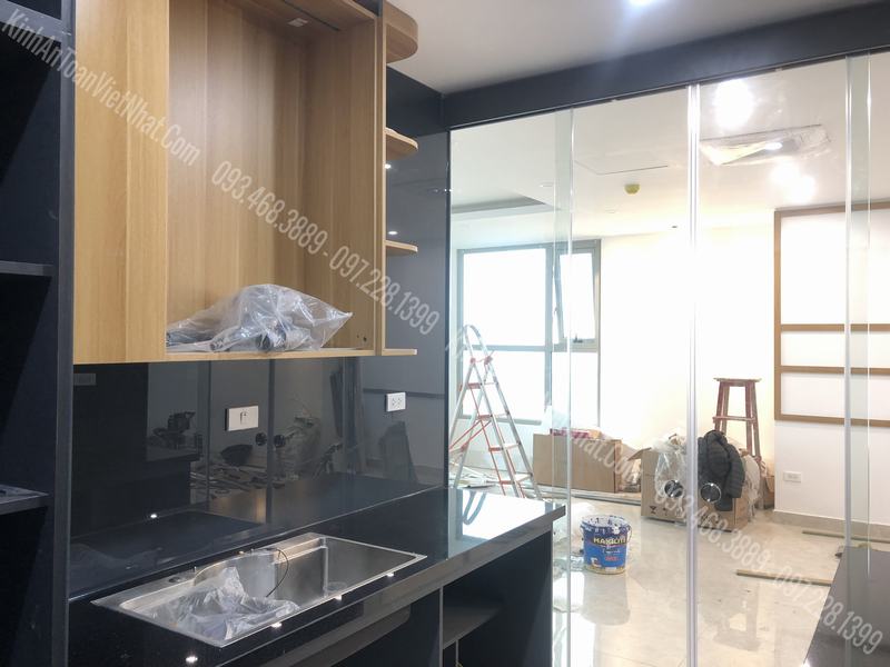 CTTB Kính bếp màu Ghi - Cửa Lùa Zamilldoor thi công tại Chân Cầu Thăng Long - Từ Liêm