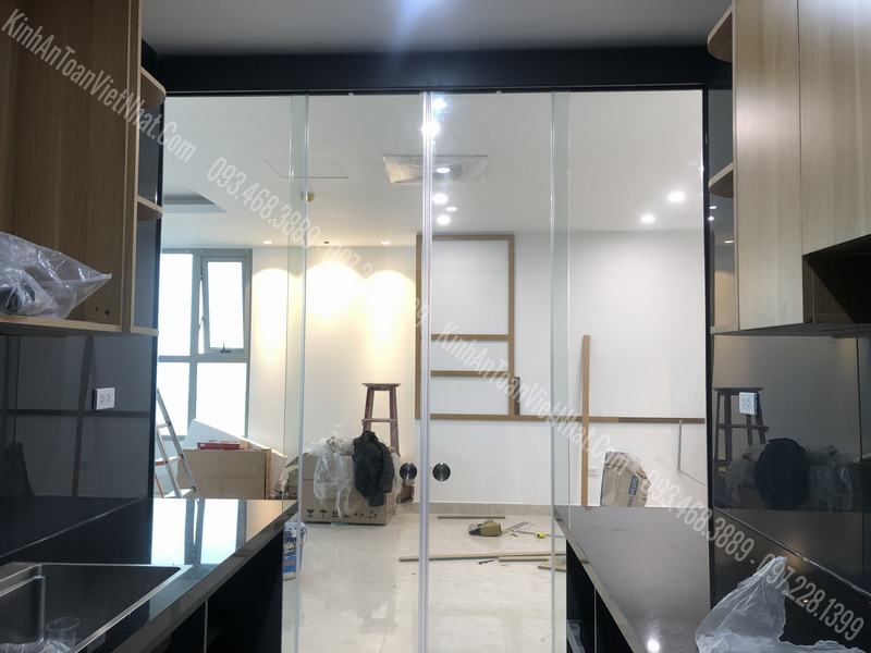 CTTB Kính bếp màu Ghi - Cửa Lùa Zamilldoor thi công tại Chân Cầu Thăng Long - Từ Liêm